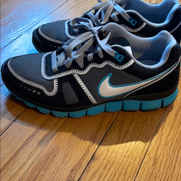 Sneakers - Picture 3 of 4